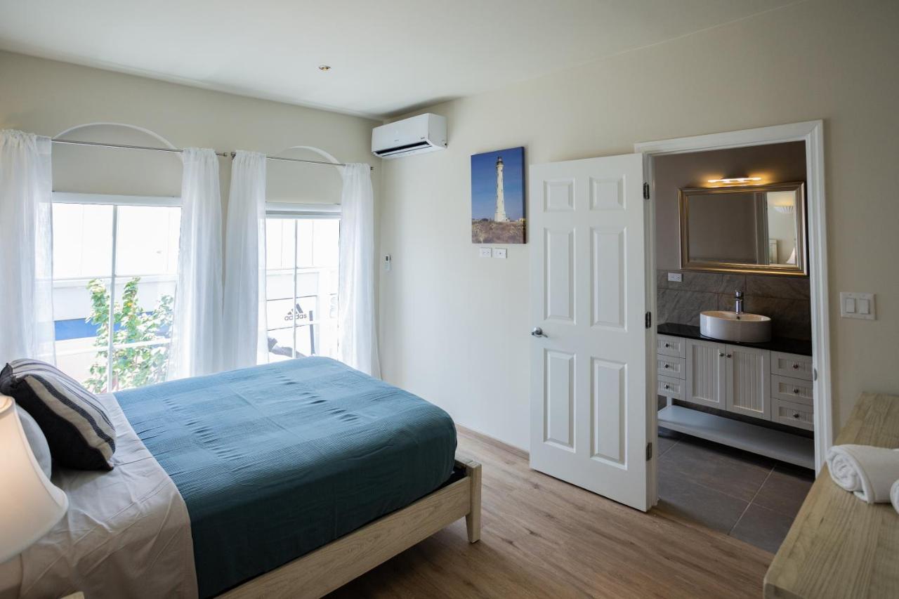 Oranjestad City Suites Bagian luar foto